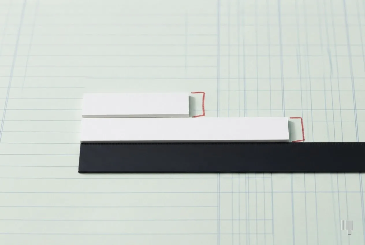 Two unequal card bars with the gap between them outlined in red
